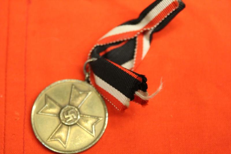 The War Merit Medal (German: Kriegsverdienstmedaille) 1939