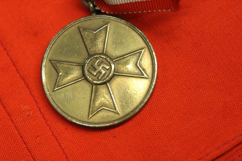 The War Merit Medal (German: Kriegsverdienstmedaille) 1939