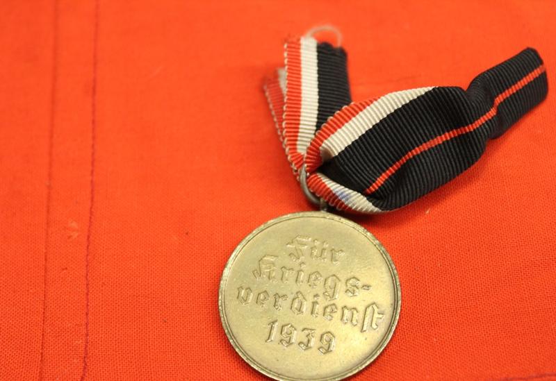 The War Merit Medal (German: Kriegsverdienstmedaille) 1939