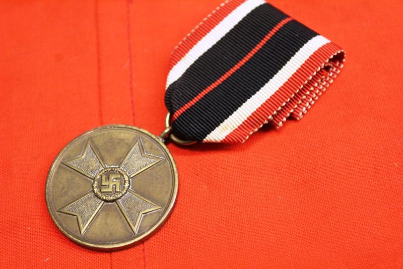 The War Merit Medal (German: Kriegsverdienstmedaille) 1939