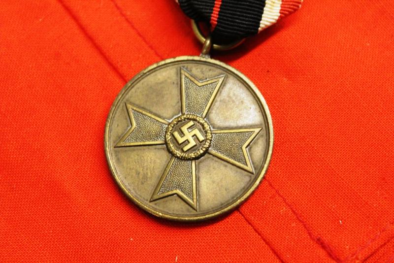 The War Merit Medal (German: Kriegsverdienstmedaille) 1939