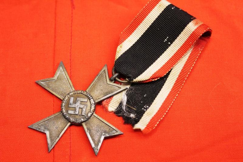 WW2 original German War Merit Cross 2nd Class without Swords (Kriegsverdienst Kreuz 2. Klasse ohne Schwerter), MAKER CODE