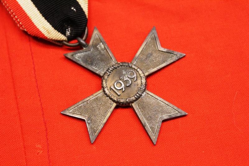 WW2 original German War Merit Cross 2nd Class without Swords (Kriegsverdienst Kreuz 2. Klasse ohne Schwerter), MAKER CODE