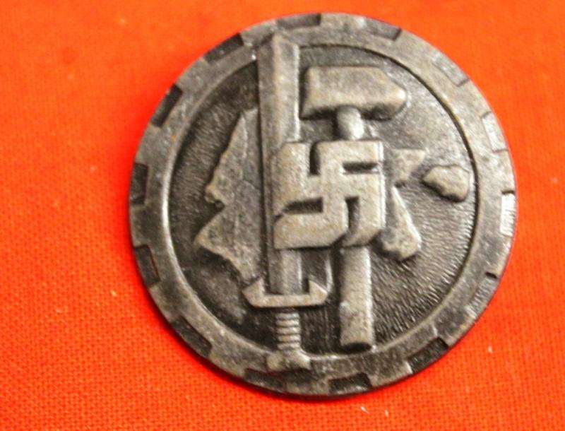 1938, 3 Reich Tag Der DEUTSCHEN HANDWERKS Day Badge, Tinnie