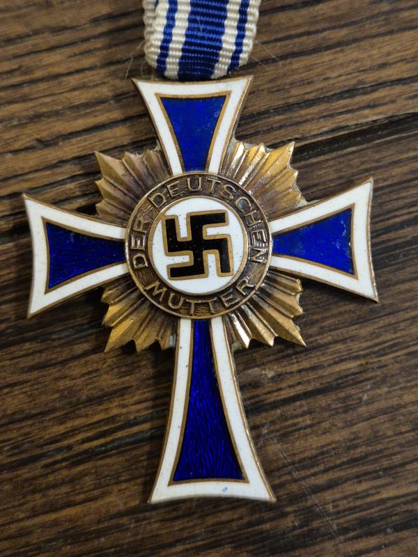 WW2 German Mother Cross 3rd class in bronze no4