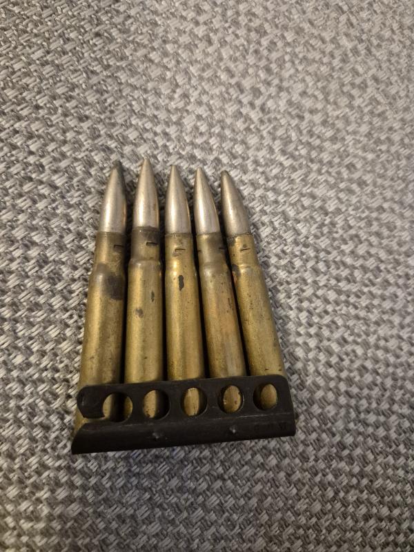 1940 dated Lee Enfield 5 rounds in the clip