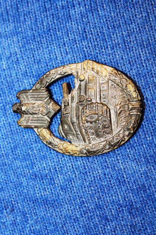 Original WW2 Panzer Assault Badge Bronze broken