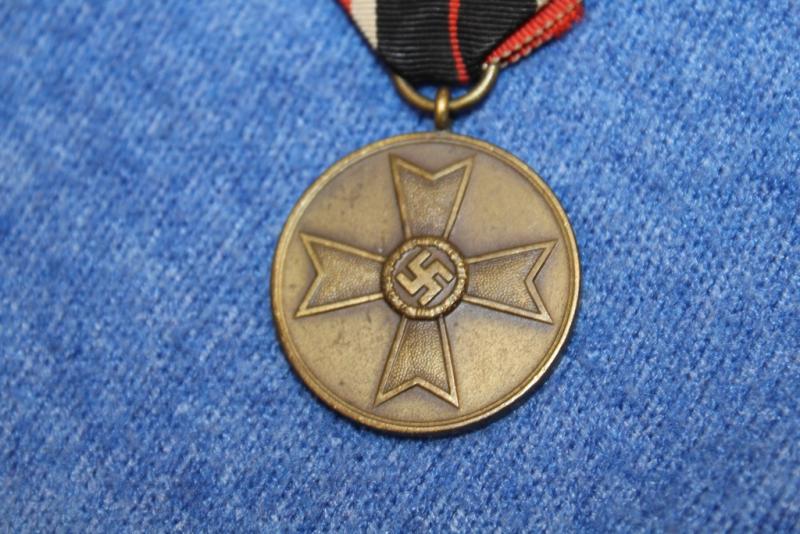 The War Merit Medal (German: Kriegsverdienstmedaille) 1939