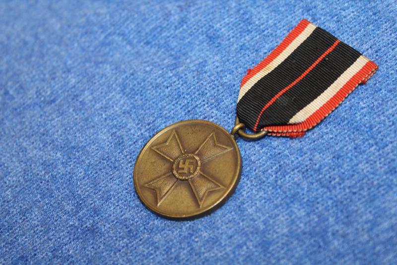 The War Merit Medal (German: Kriegsverdienstmedaille) 1939